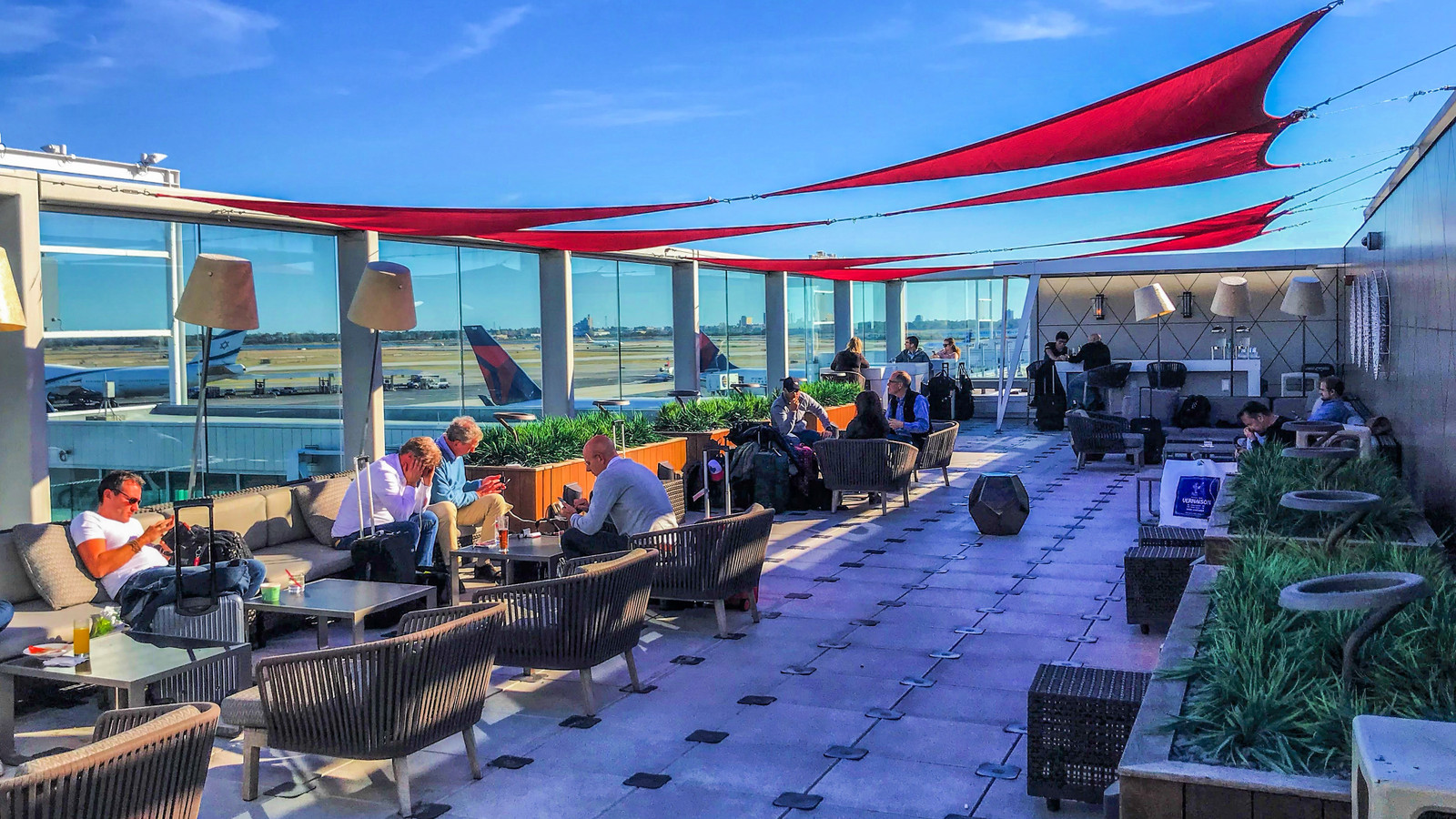 Delta Air Lines Only U.S. Carrier Among America's Five Best Airport Lounges