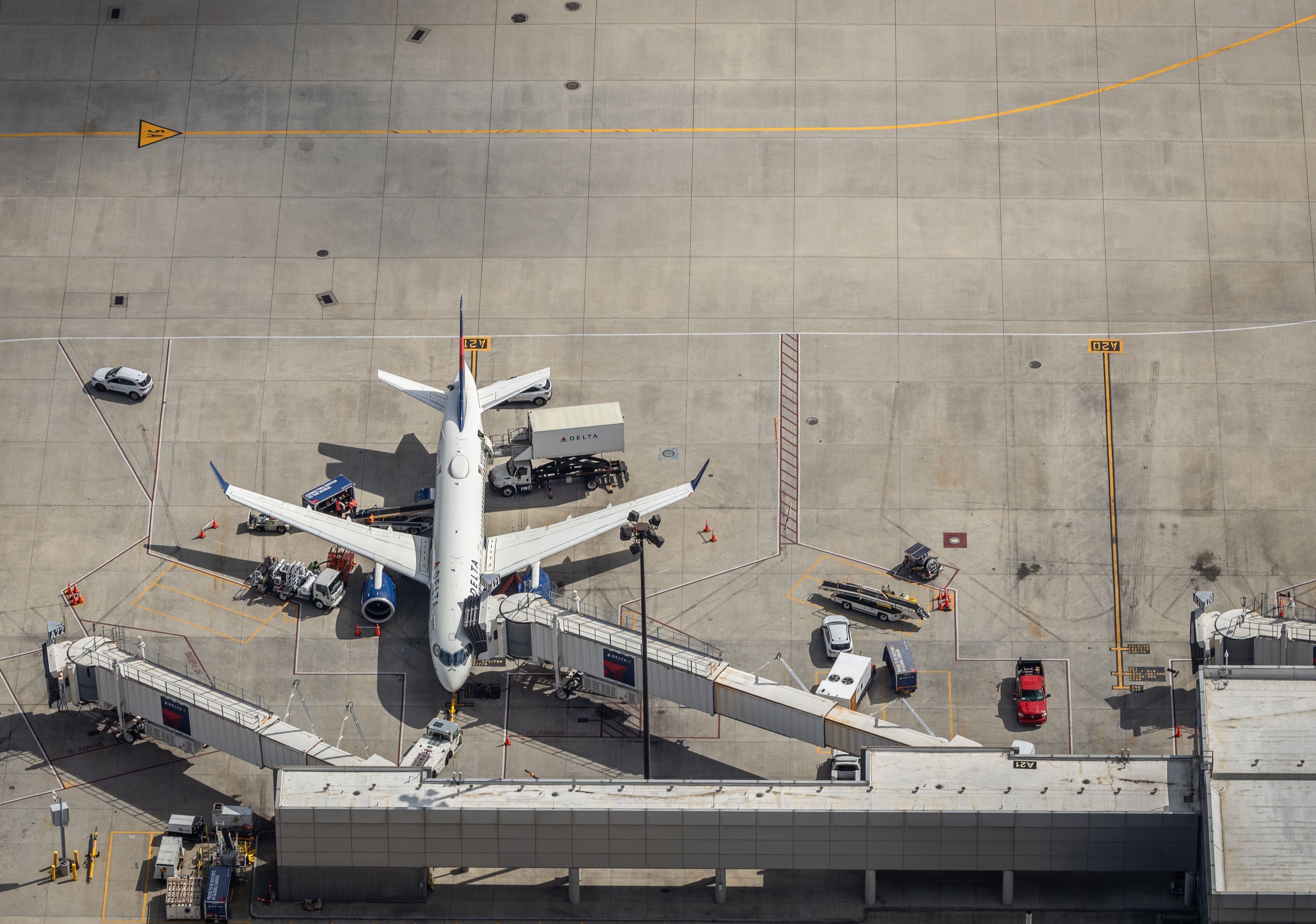 Two U.S. Airports Cancel And Delay The Most Flights Worldwide Over Volume And Weather Stoppages