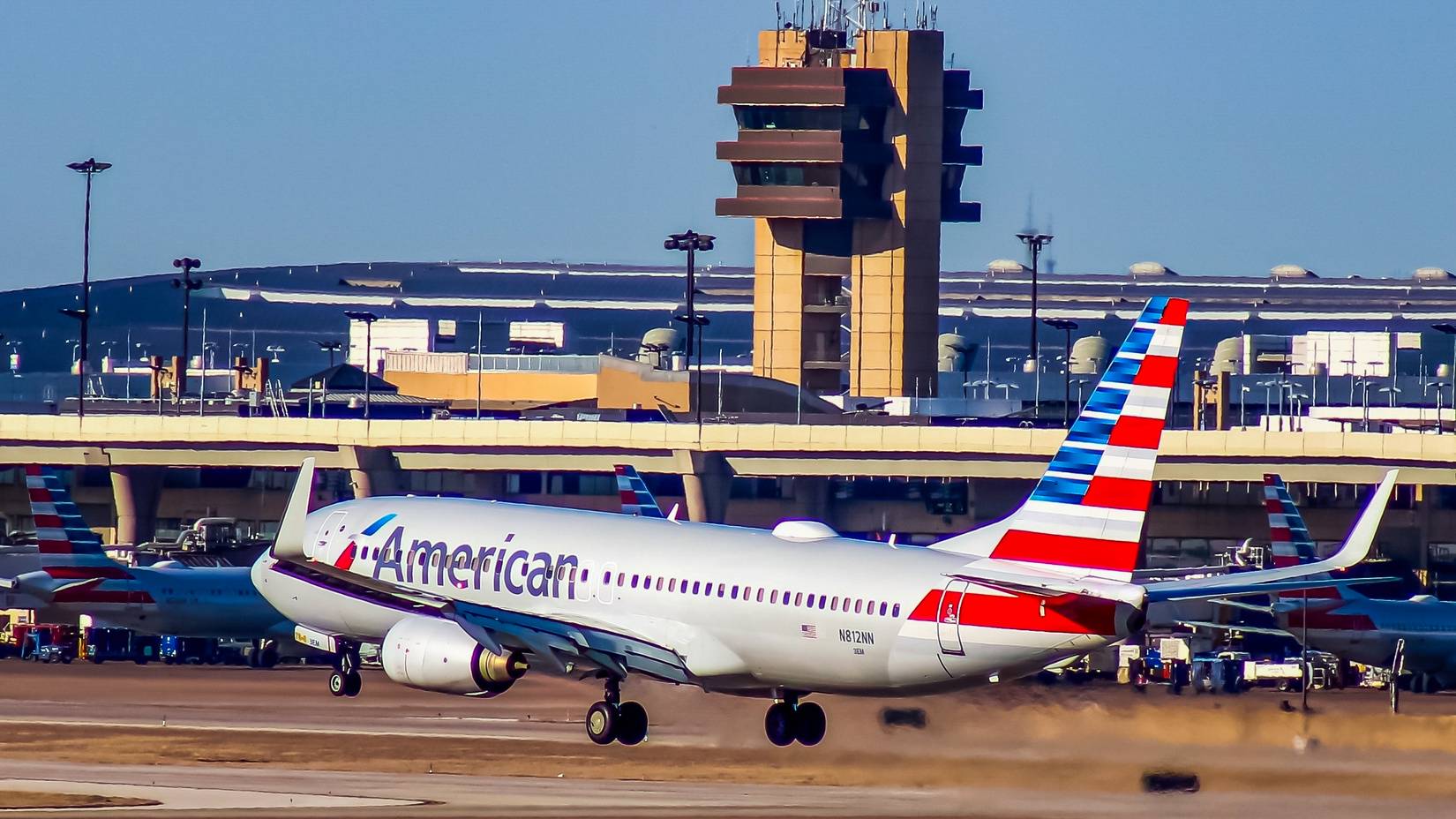 American Airlines Boeing 737-800 lands at Dallas-Fort Worth International Airport