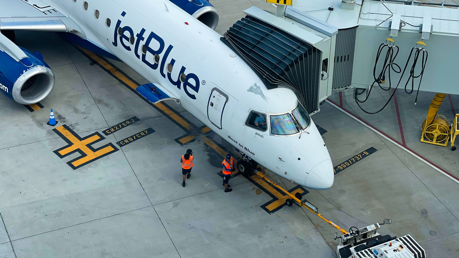 JetBlue Abruptly Cancels All Flights For 2 Days Amid IT Meltdown