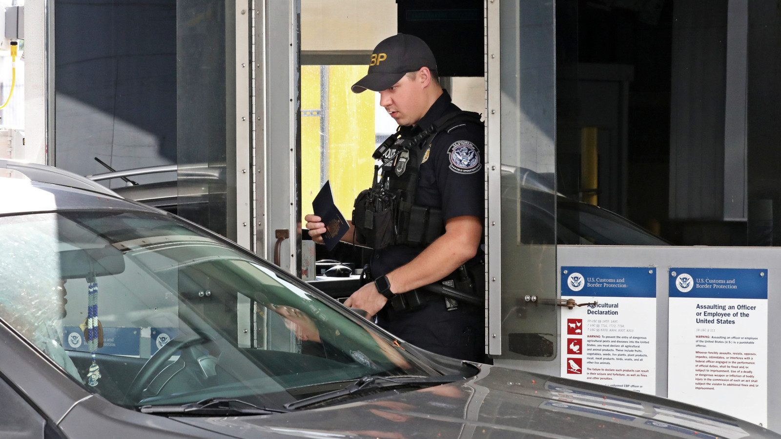 U.S. Customs And Border Protection Plans New Passport Rule For Canadian Passengers At U.S. Border
