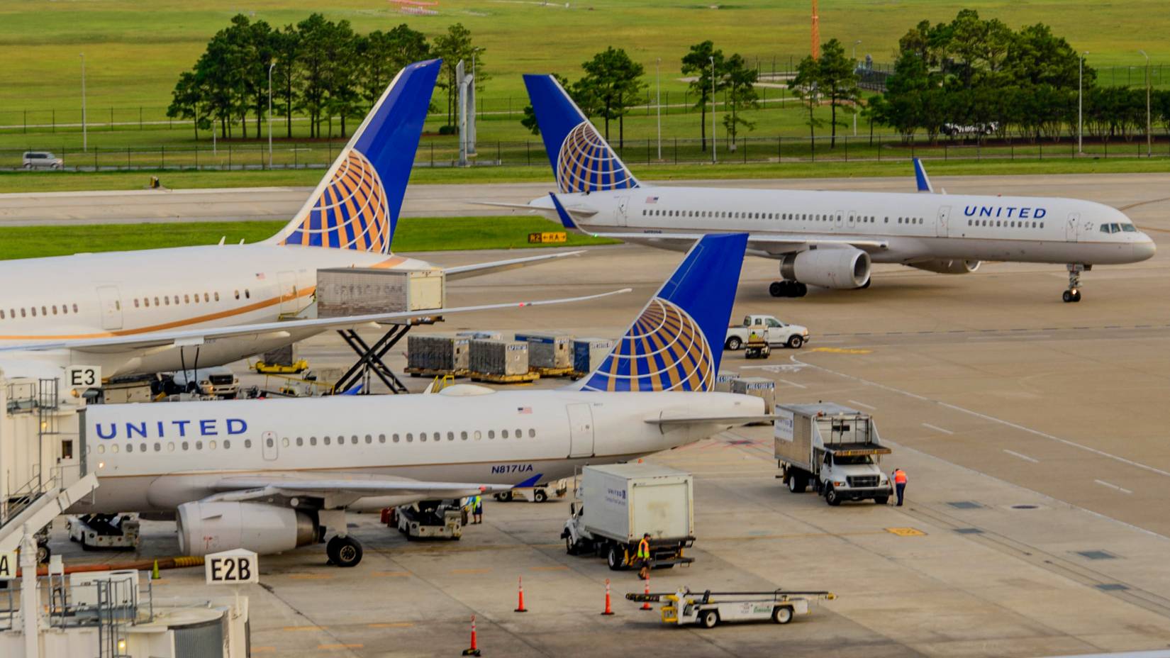 United Airlines Flight 2746 To D.C. Suffers Engine Emergency And ...