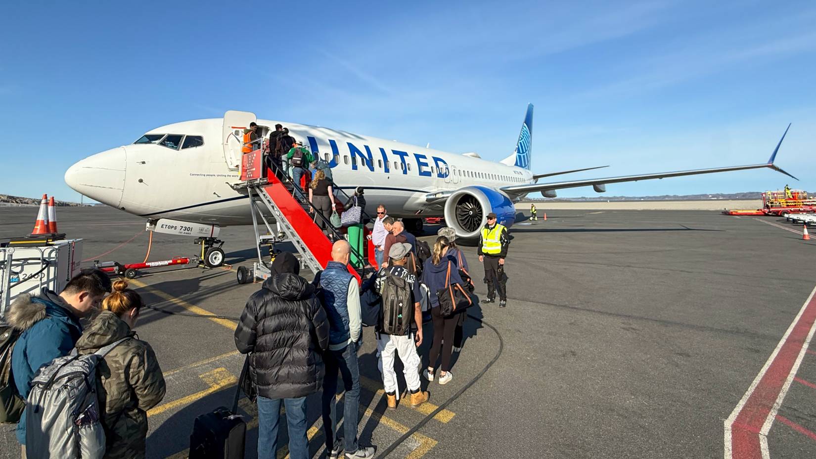 United Airlines Boeing 737 MAX 8 with passengers in Nuuk, Greenland-1