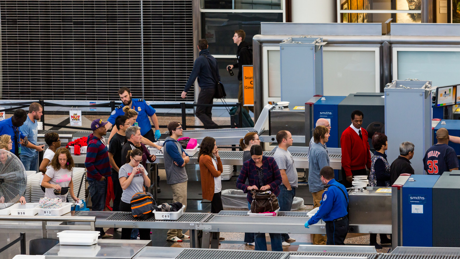 Drss Code Sign TSA Issues Airport Dress Code Warning To Passengers Traveling Over ...