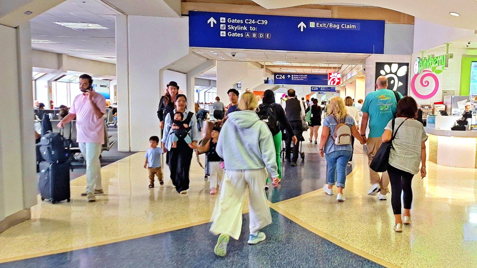 Dallas-Fort Worth Airport Stop Passengers Leaving Before Departure In 2 ...