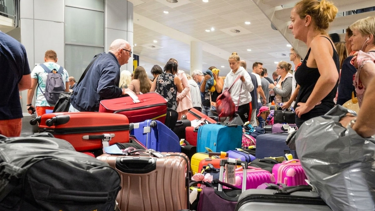 FAA Halts Flights At 7 U.S. Airports: VIP And Weather Disruptions ...
