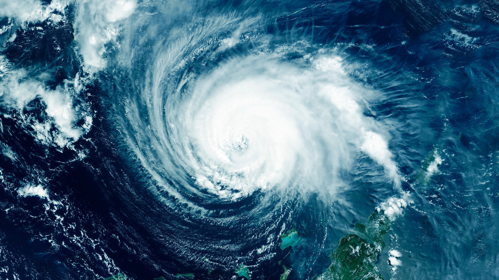 Hurricane Isaias Forces Airport Closures As Hundreds Of Flights ...