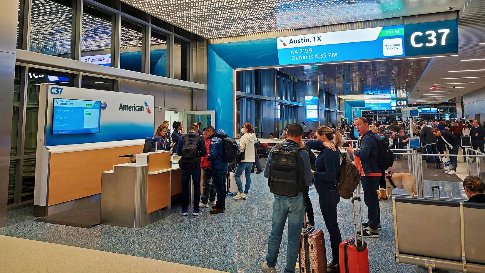 American Airlines Gate Agents Let Passenger Board Despite Hygiene Dress ...