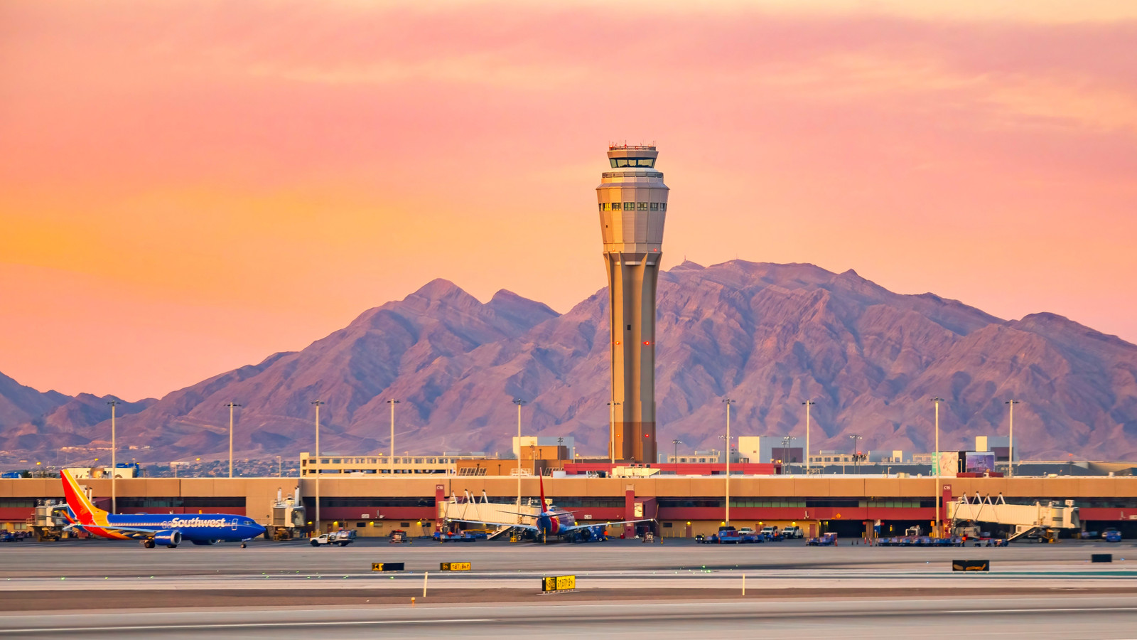 Las Vegas Airport Temporarily Halts Flights After Runway Incident ...