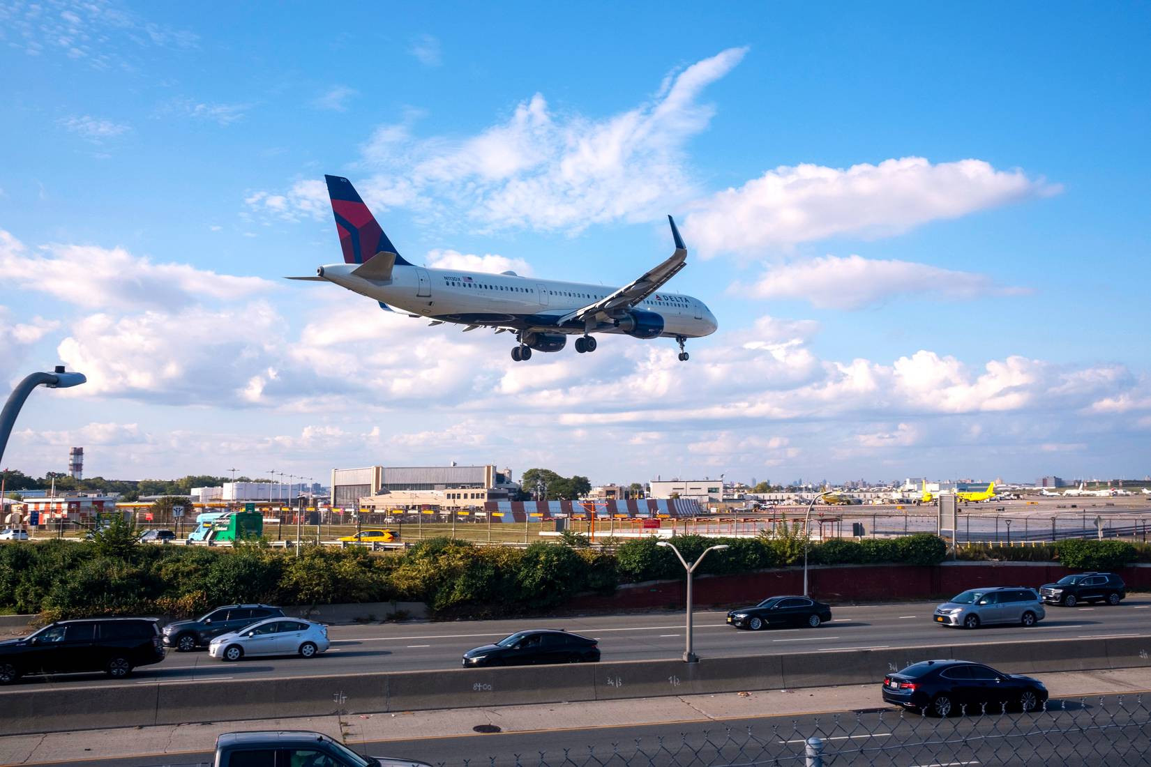 Delta Air Lines Flight Faces Close Call At LaGuardia Airport After Jet ...